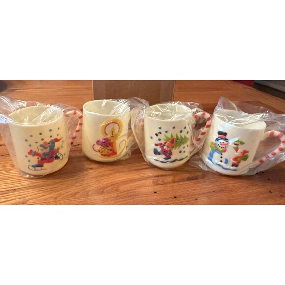 4 Vintage Holiday Christmas Mugs Sterling House 1985 Plastic Nostalgia Santa New - Picture 1 of 10